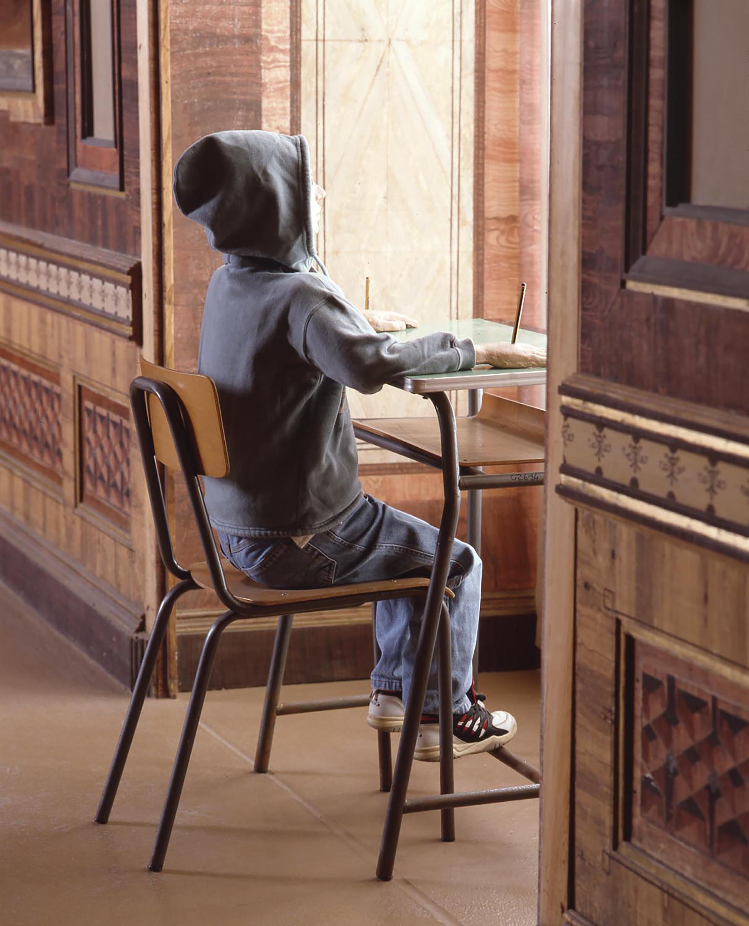 Maurizio Cattelan, Charlie donu0027t surf, 1997
